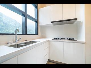 Repulse Bay - Helene Tower 05