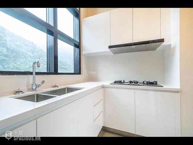 Repulse Bay - Helene Tower 05