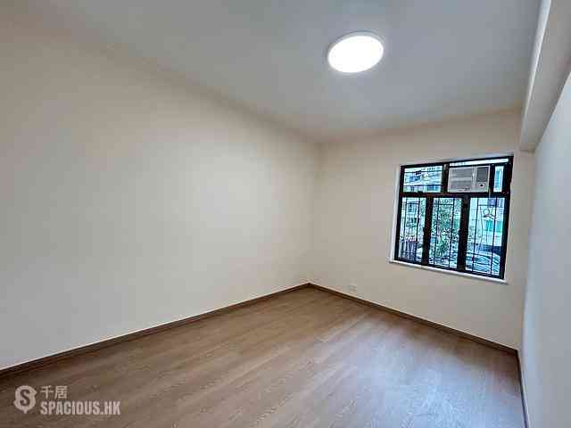 Mid Levels Central - Pak Fai Mansion 03