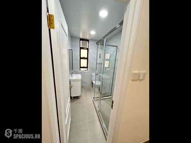 Mid Levels Central - Pak Fai Mansion 05