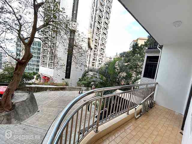 Mid Levels Central - Pak Fai Mansion 01