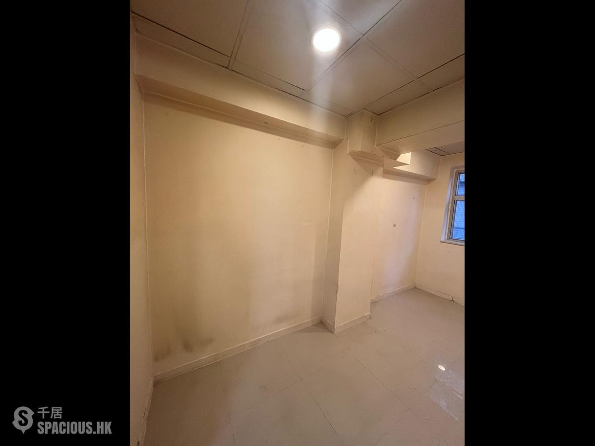 Sheung Wan - HANG LOK BUILDING 01