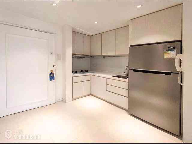 Wan Chai - Convention Plaza Apartments 04