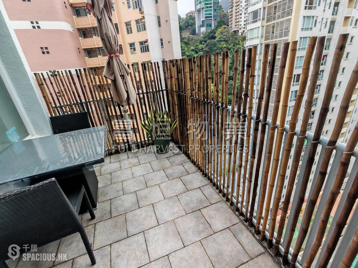 Happy Valley - Cheerful Court 01