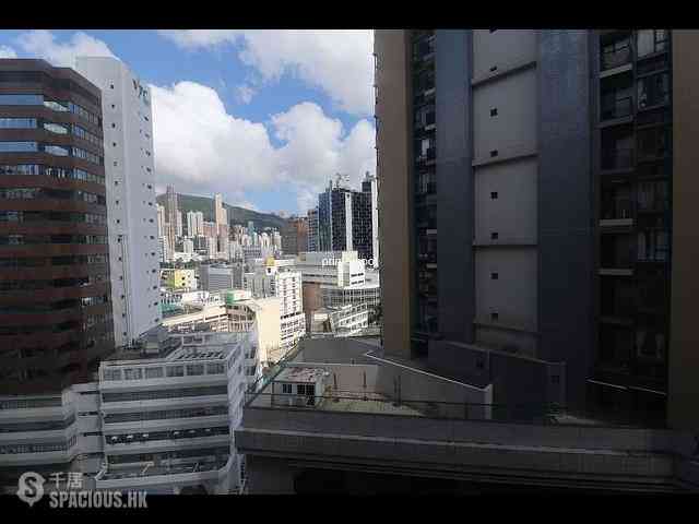 Wan Chai - Man On House Block B 04