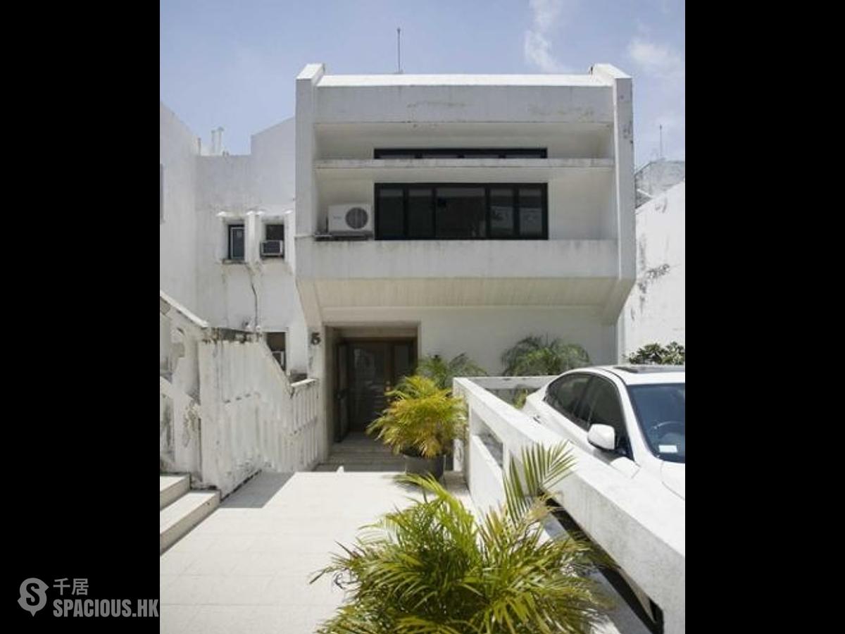 Chung Hom Kok - Coral Villas 01