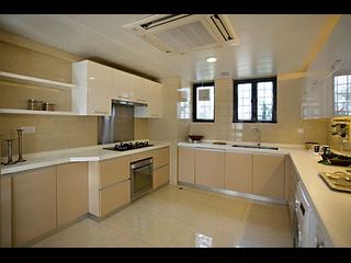 Chung Hom Kok - Coral Villas 04
