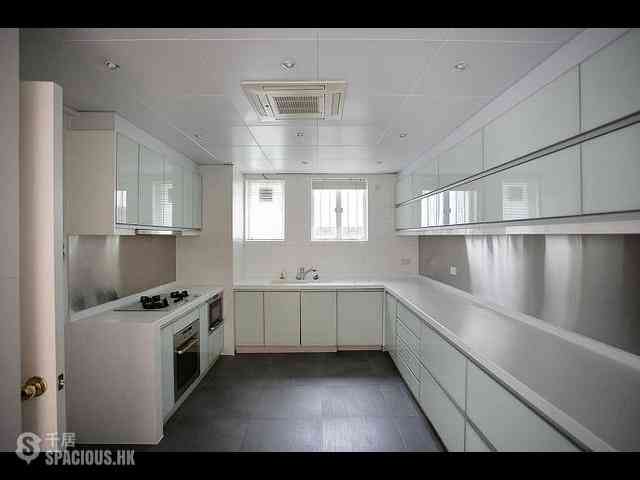 Chung Hom Kok - Coral Villas 09