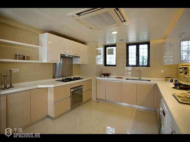 Chung Hom Kok - Coral Villas 05