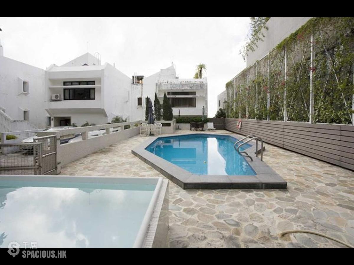 Chung Hom Kok - Coral Villas 01