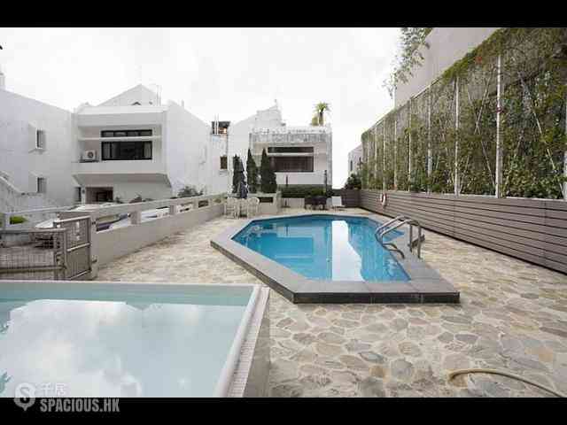 Chung Hom Kok - Coral Villas 01