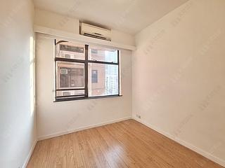 Mid Levels West - Parkway Court 17