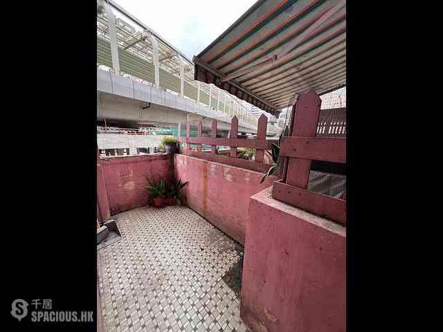 Yau Ma Tei - Tak Cheong Building 02