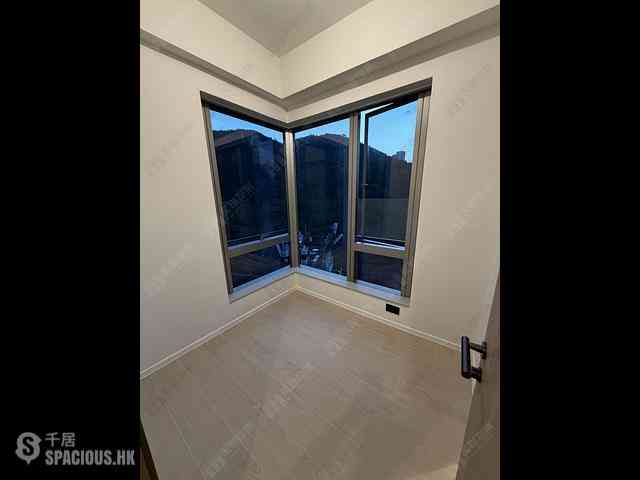 Quarry Bay - Finnie 01