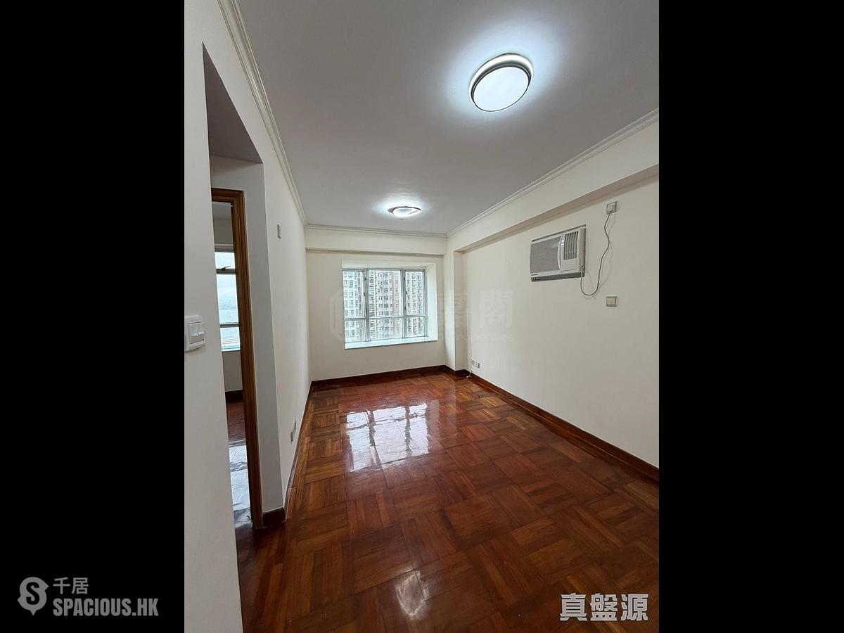 Sai Ying Pun - Yuk Ming Towers 01