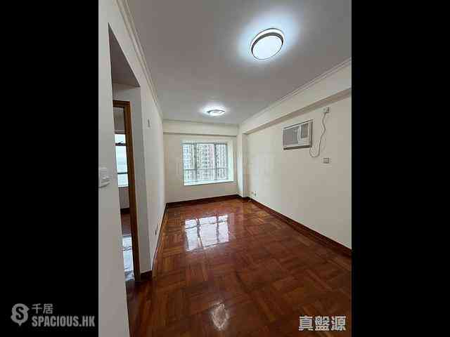 Sai Ying Pun - Yuk Ming Towers 01
