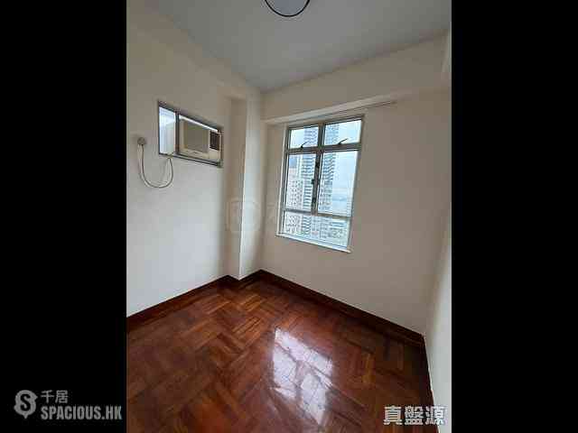 Sai Ying Pun - Yuk Ming Towers 07