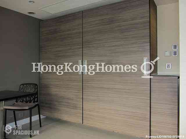 Wan Chai - Convention Plaza Apartments 06