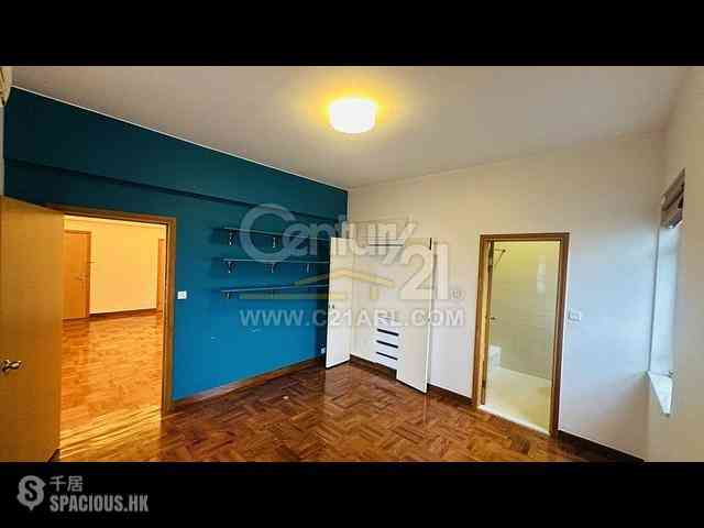 The Peak - Vivian Court 13