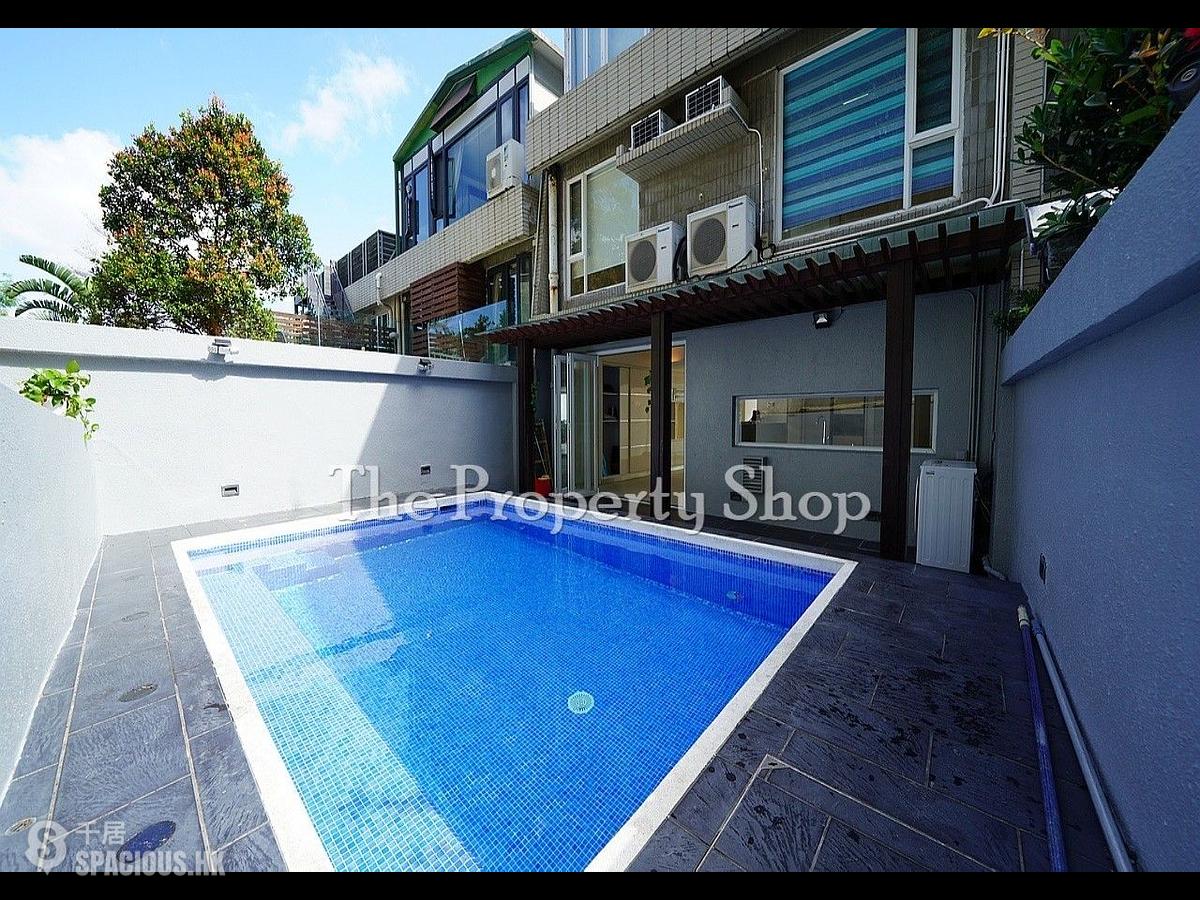 Clear Water Bay - Little Palm Villa 01