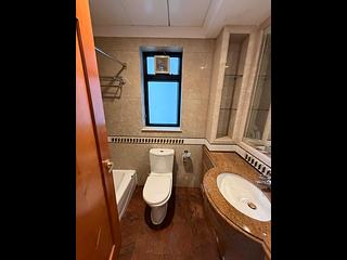 Fortress Hill - Le Sommet 25