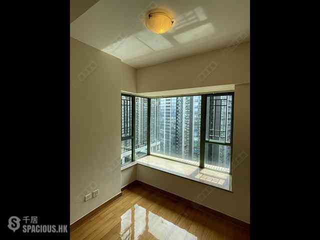 Tai Kok Tsui - Island Harbourview Block 5 07