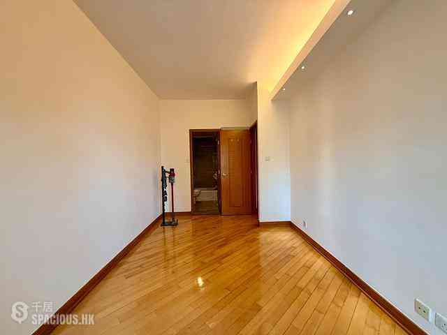 Hung Hom - Royal Peninsula Block 3 18