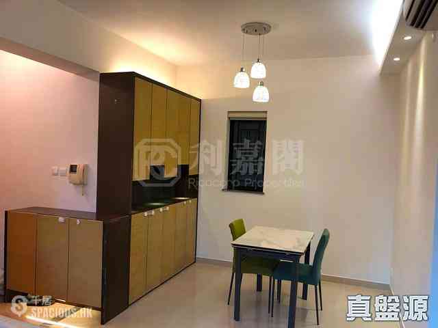 Fortress Hill - Le Sommet Block 1 02