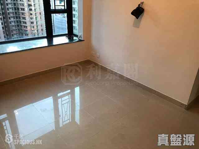 Fortress Hill - Le Sommet Block 1 03