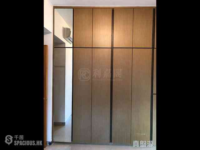 Fortress Hill - Le Sommet Block 1 05