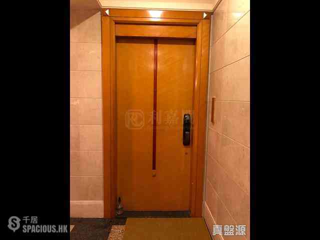 Fortress Hill - Le Sommet Block 1 08