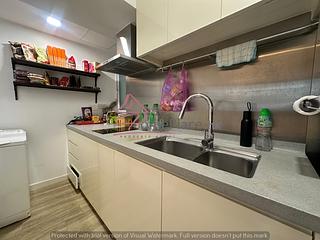 Sai Ying Pun - Sun Luen Building 06