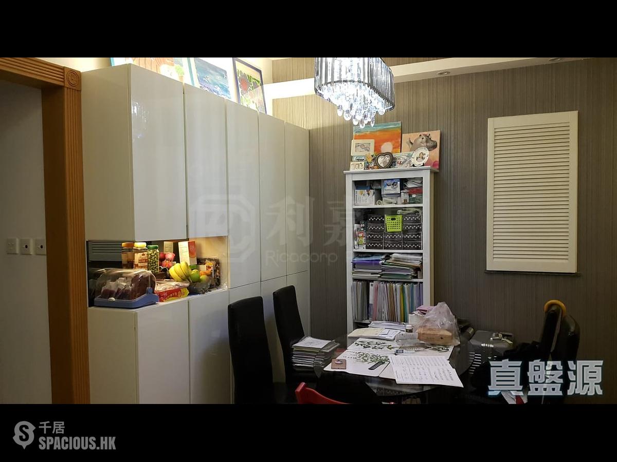 Fortress Hill - Le Sommet Block 2 01