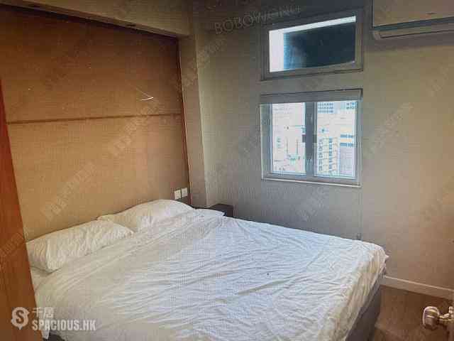 Wan Chai - Man On House 03