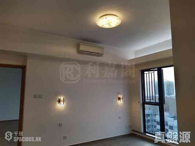 Fortress Hill - Le Sommet Block 1 06