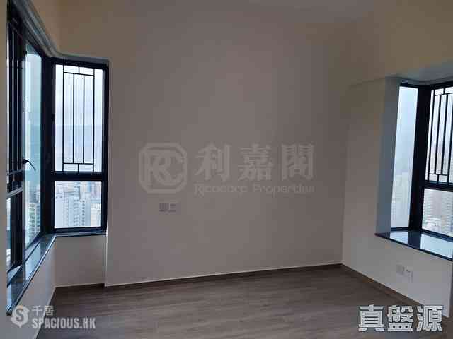Fortress Hill - Le Sommet Block 1 15