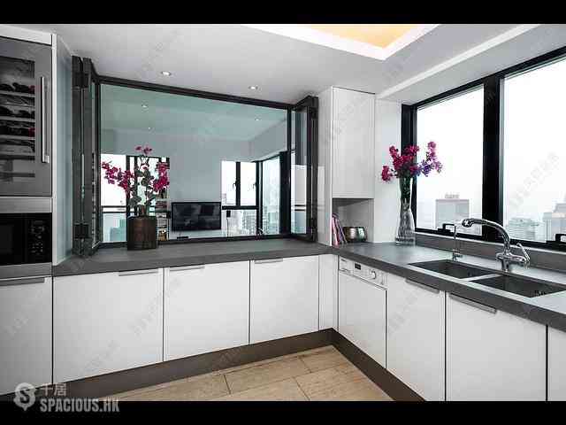 Sai Ying Pun - Centre Place 03
