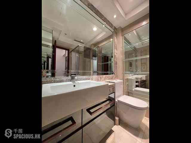 Wan Chai - The Avenue Phase 2 Block 3 06