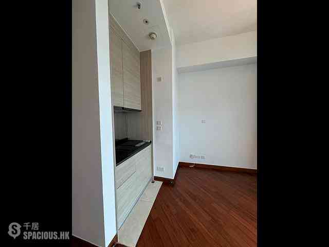 Wan Chai - The Avenue Phase 2 Block 2 02