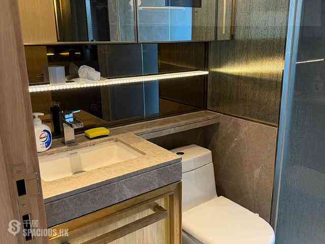 Sai Ying Pun - King's Hill 05