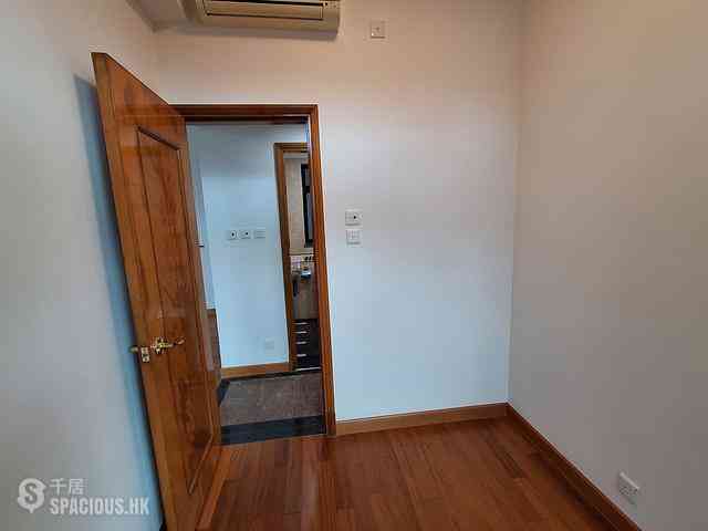 Fortress Hill - Le Sommet Block 2 05