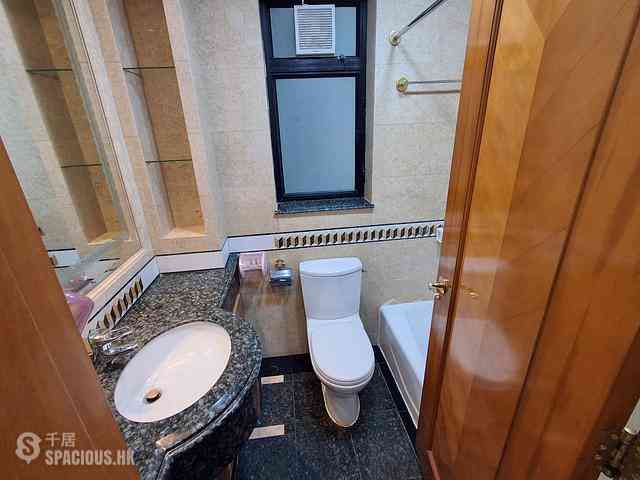 Fortress Hill - Le Sommet Block 2 08