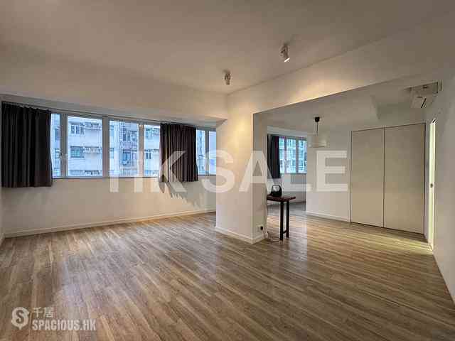 Sai Ying Pun - Sun Luen Building 01
