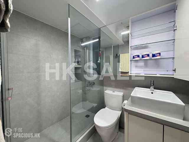 Sai Ying Pun - Sun Luen Building 09
