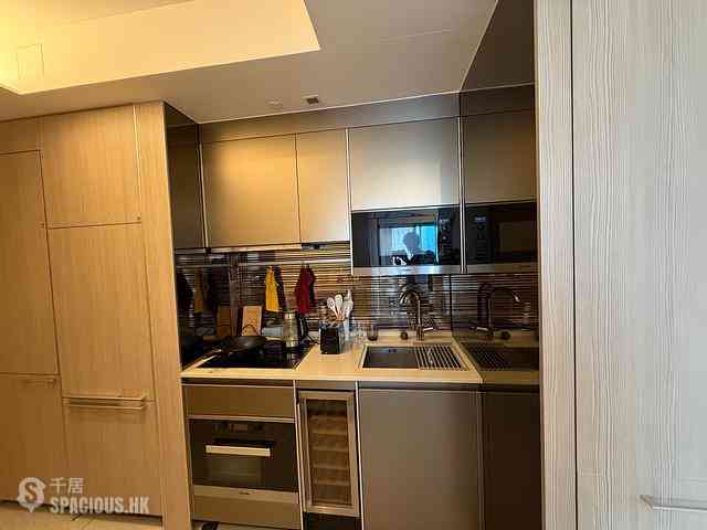 Sai Ying Pun - King's Hill 07