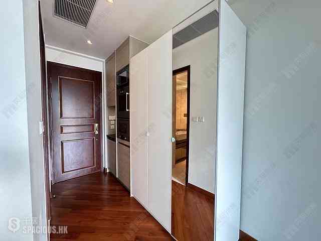 Wan Chai - The Avenue Phase 2 Block 2 06