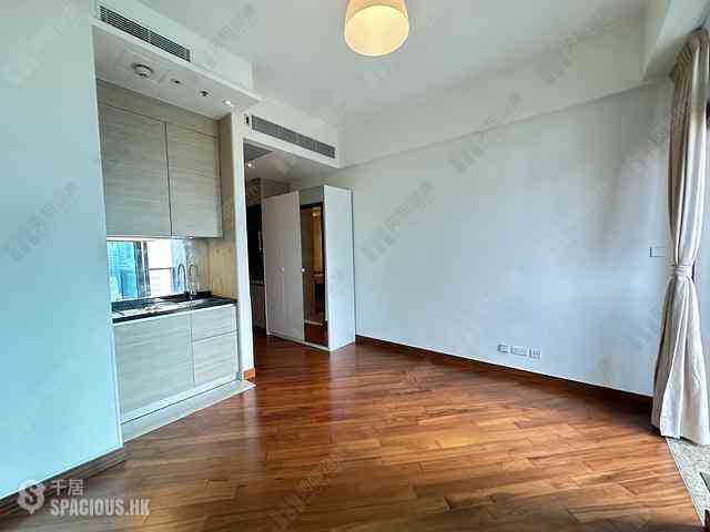 Wan Chai - The Avenue Phase 2 Block 2 07