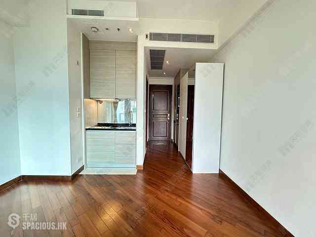 Wan Chai - The Avenue Phase 2 Block 2 09