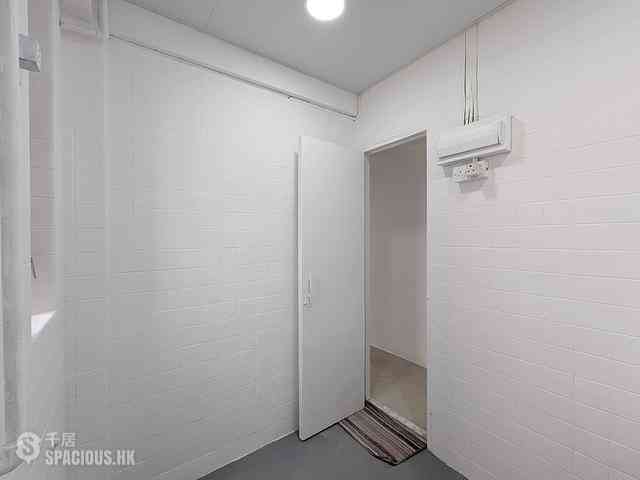 Tai Hang - Gold King Mansion 09