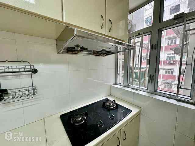 Kennedy Town - Pearl Court 08